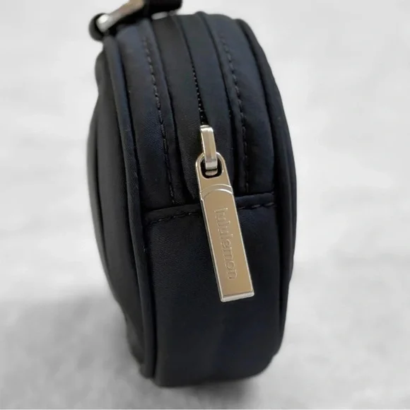 NWOT Lululemon Logo Pouch Coin Case Keychain – Black Nylon Mini Clip Pouch - Picture 2 of 7
